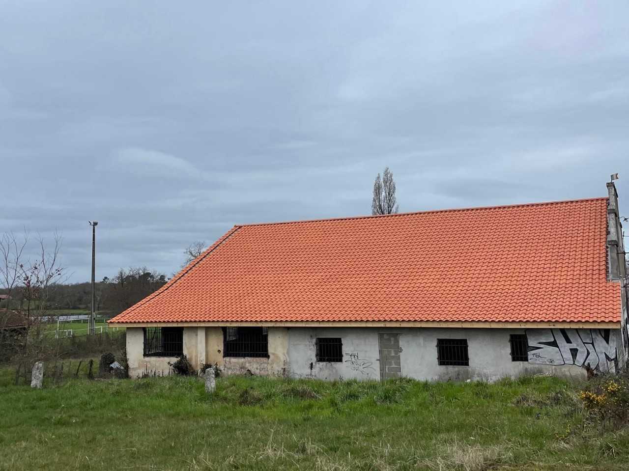 Rénovation de la charpente et du toit d'un corps-de-ferme en GIRONDE